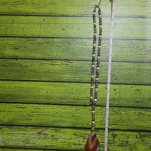 Stunning geode orange and white Agate necklace - Picture 7 of 7